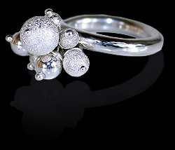 Champagne ring by Deberitz.