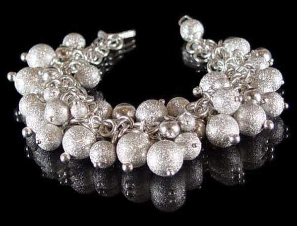 Champagne bracelet in Sterling Silver by Liisa Gude Deberitz.
