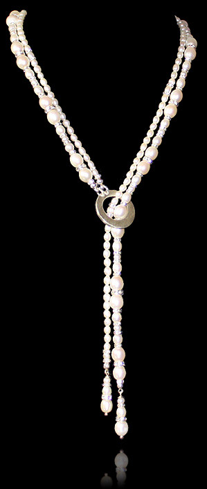 Cream - pearl necklace by Deberitz.